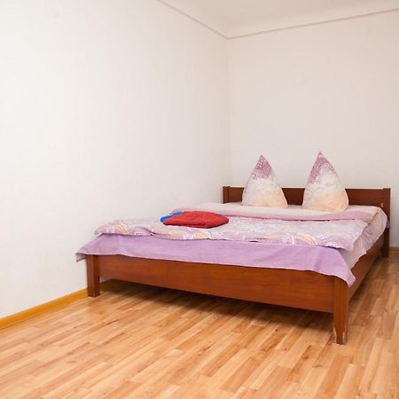 Semi Luxury Apt On Yatsenka 8 Near Intourist Hotel Zaporizhia Esterno foto