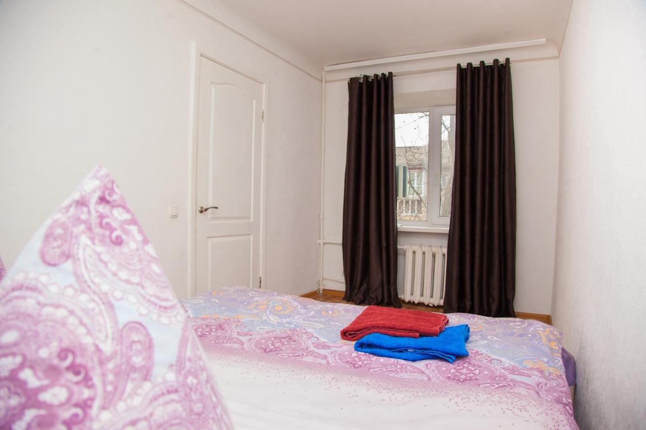 Semi Luxury Apt On Yatsenka 8 Near Intourist Hotel Zaporizhia Esterno foto