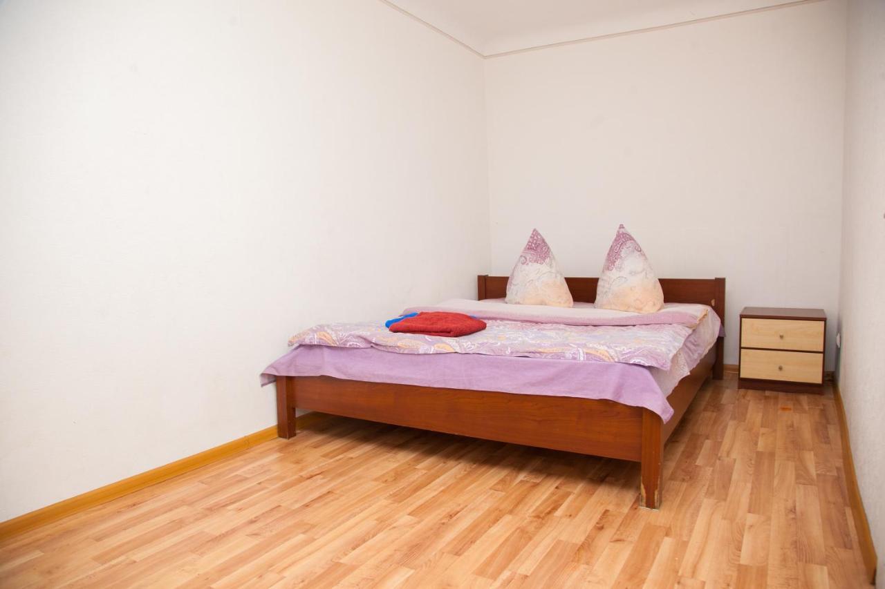 Semi Luxury Apt On Yatsenka 8 Near Intourist Hotel Zaporizhia Esterno foto