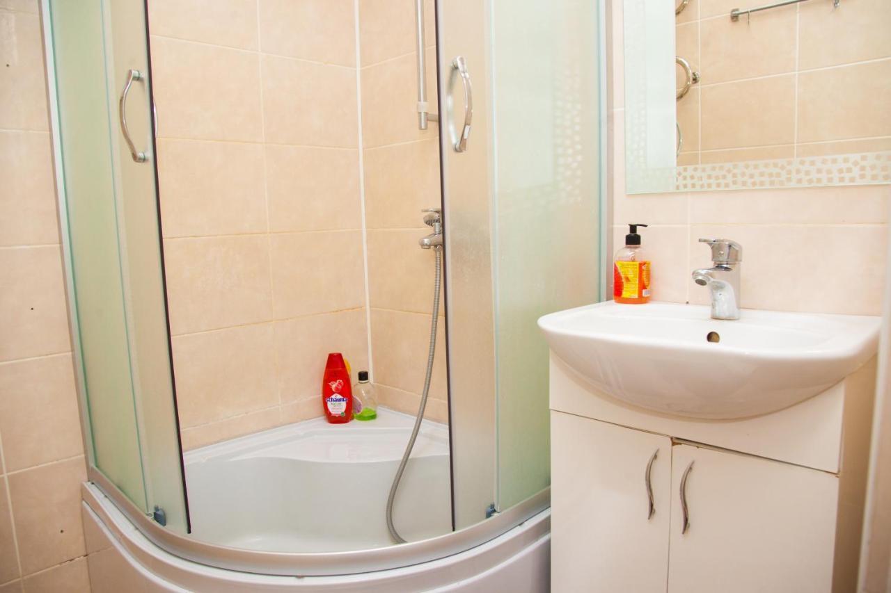 Semi Luxury Apt On Yatsenka 8 Near Intourist Hotel Zaporizhia Esterno foto