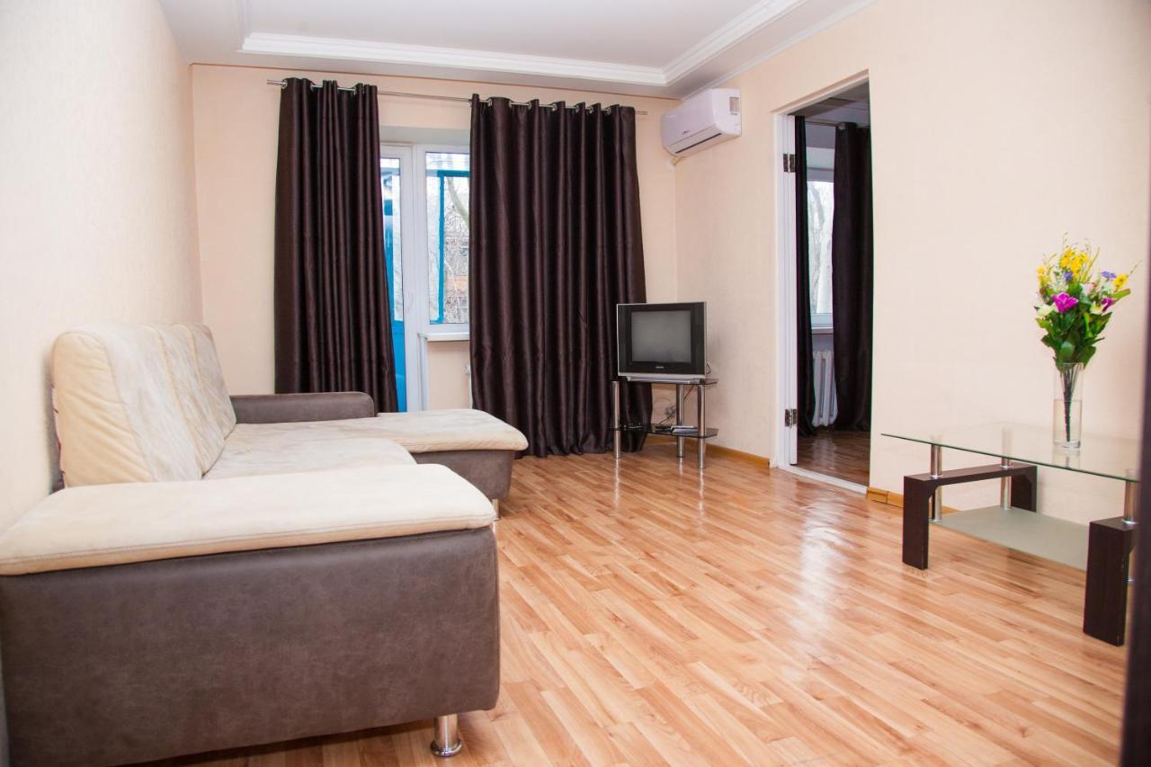 Semi Luxury Apt On Yatsenka 8 Near Intourist Hotel Zaporizhia Esterno foto